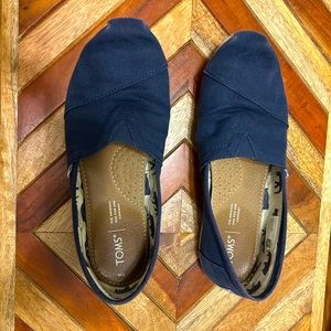Tom’s Alpargata Navy Blue Heritage Canvas shoe